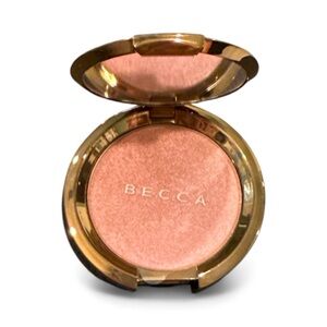 BECCA Shimmering Skin Perfector Pressed Highlighter Amethyst flashes geode